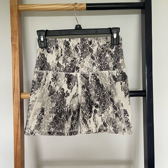 2 pairs of biker shorts - Picture 2 of 6